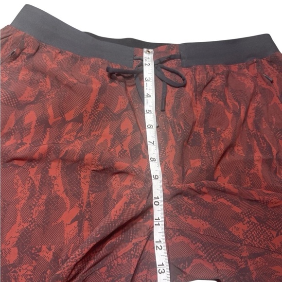 Lululemon License to Train Short 7” Linerless Size XXL Camo Geometric workout - Picture 7 of 7